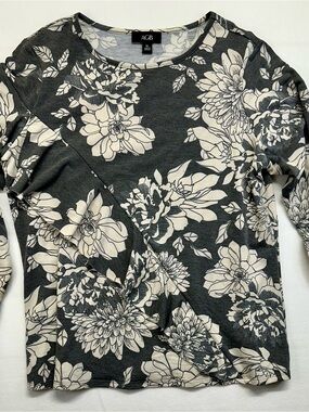 AGB XL Dark Gray Floral Print Long Sleeve Knit Top with Feminine Ruffle Detail
